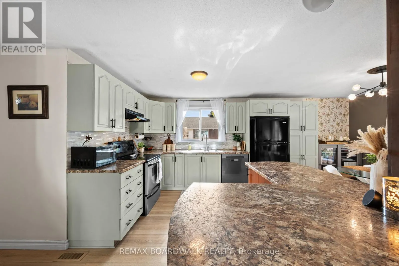 353 CHURCHILL ROAD E