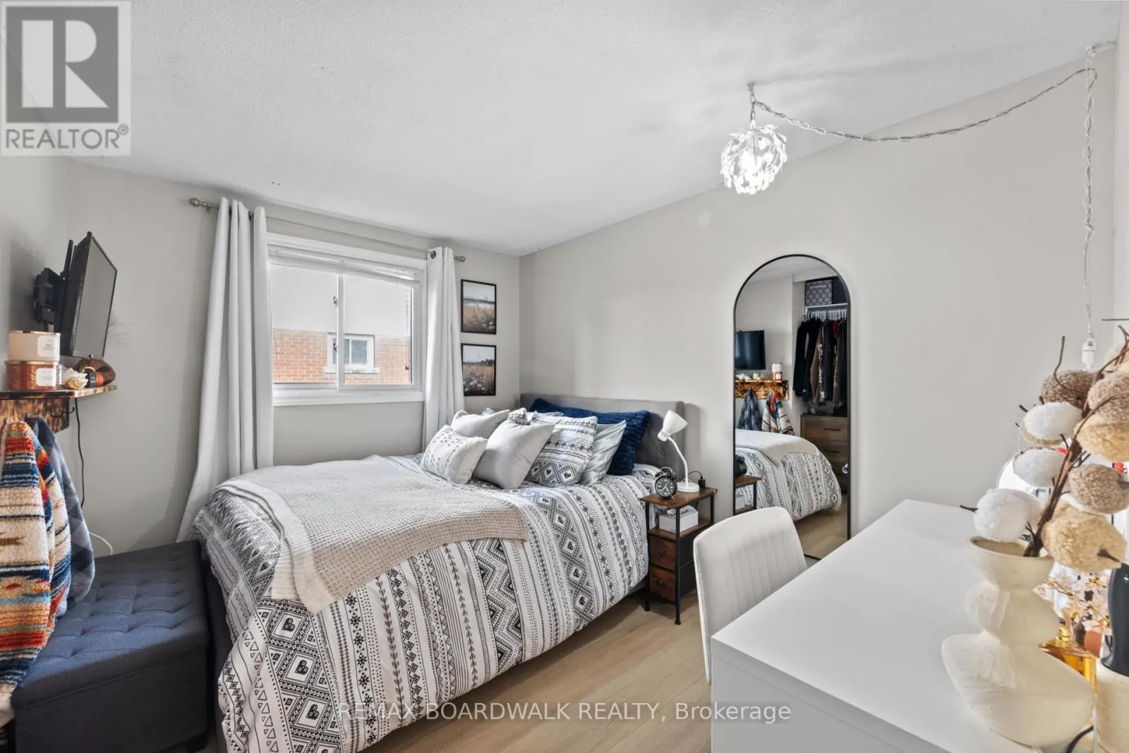 353 CHURCHILL ROAD E
