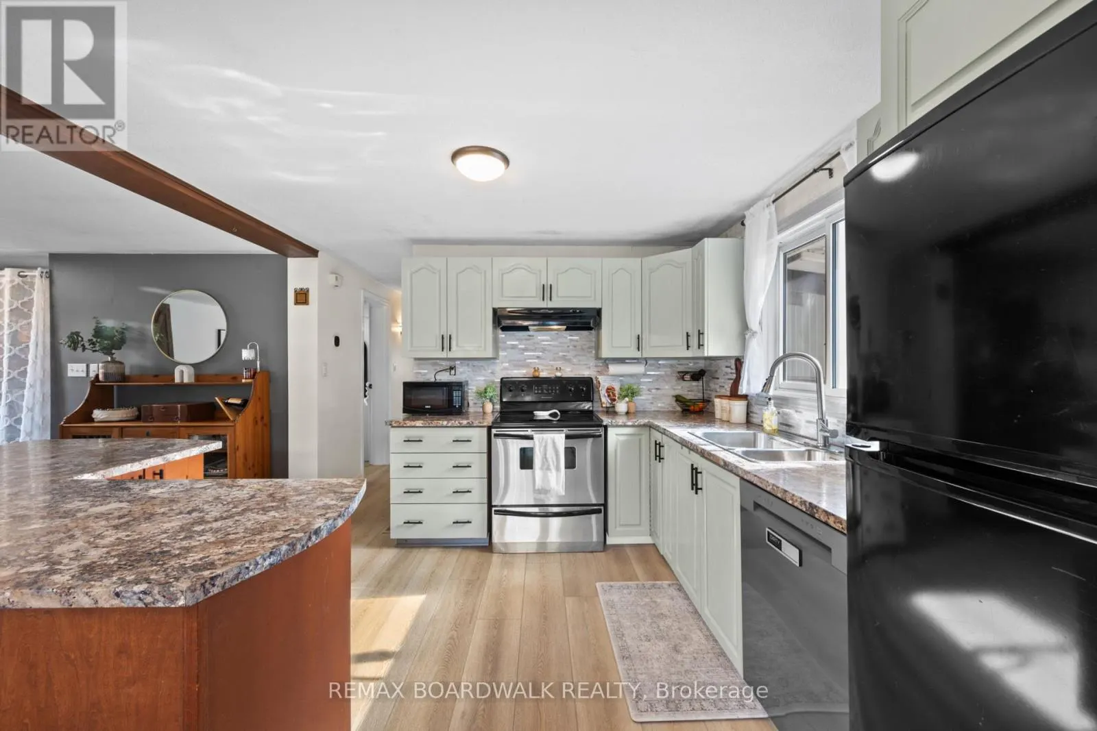 353 CHURCHILL ROAD E