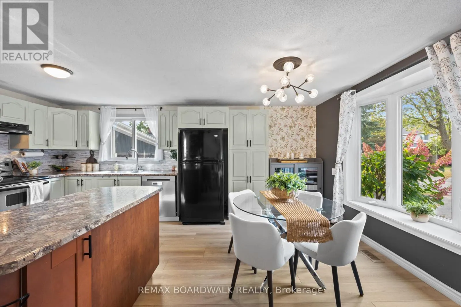 353 CHURCHILL ROAD E