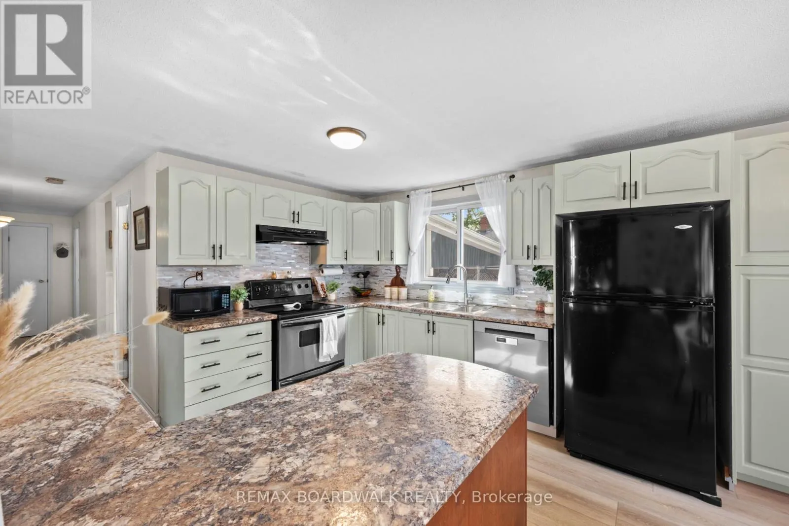 353 CHURCHILL ROAD E