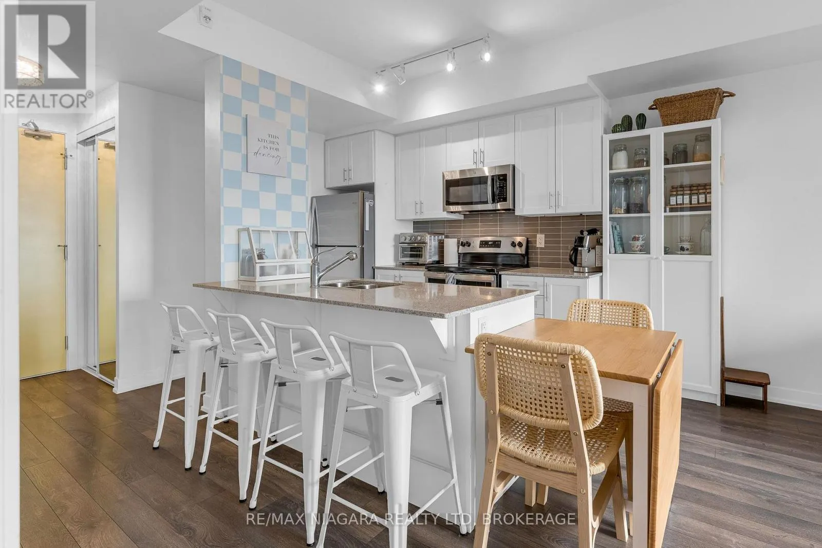 1307 - 550 NORTH SERVICE ROAD #1307