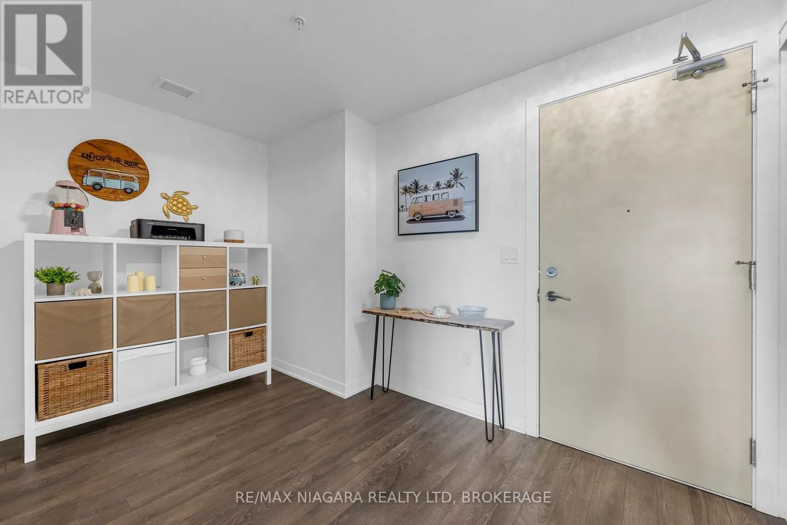 1307 - 550 NORTH SERVICE ROAD #1307