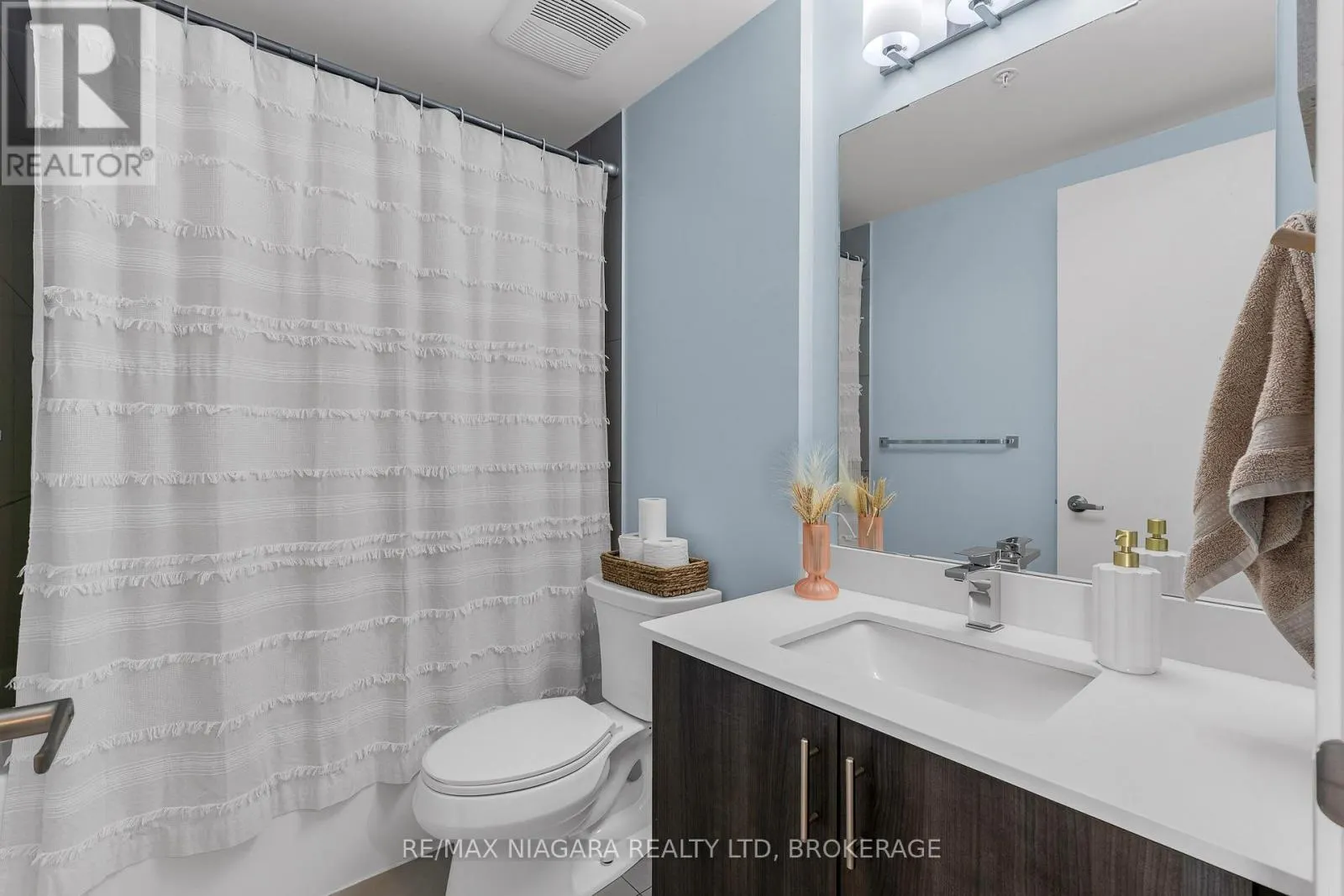 1307 - 550 NORTH SERVICE ROAD #1307