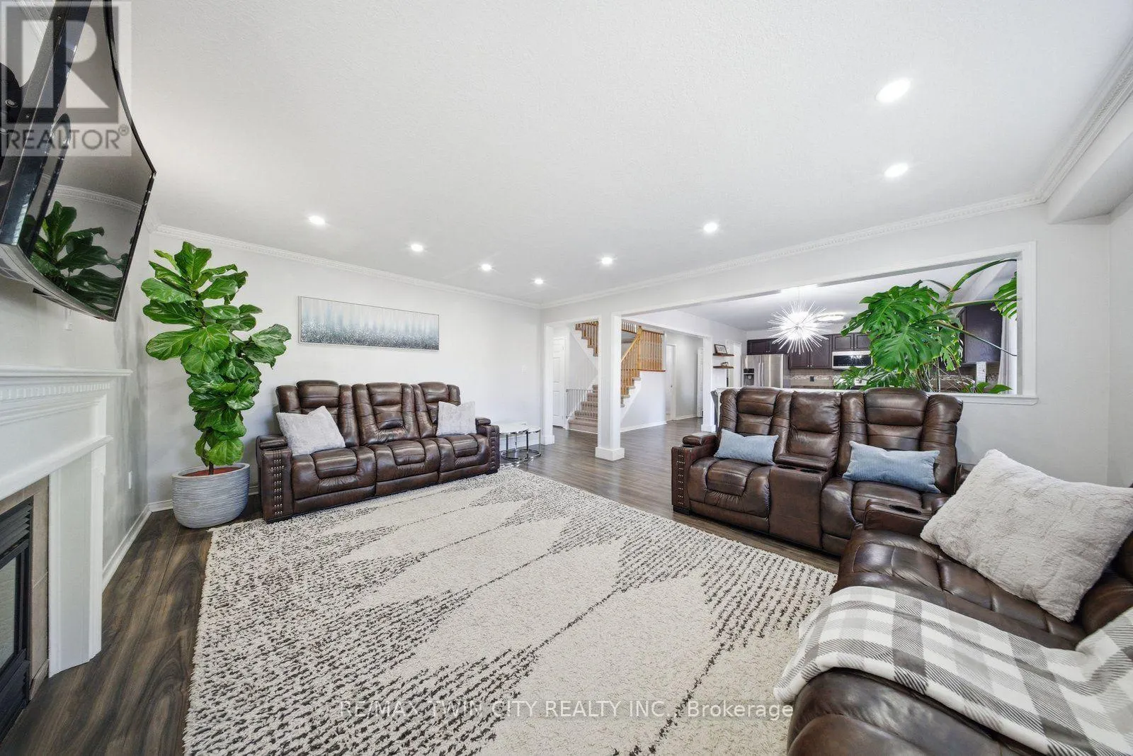 #UPPER - 20 WEBB AVENUE