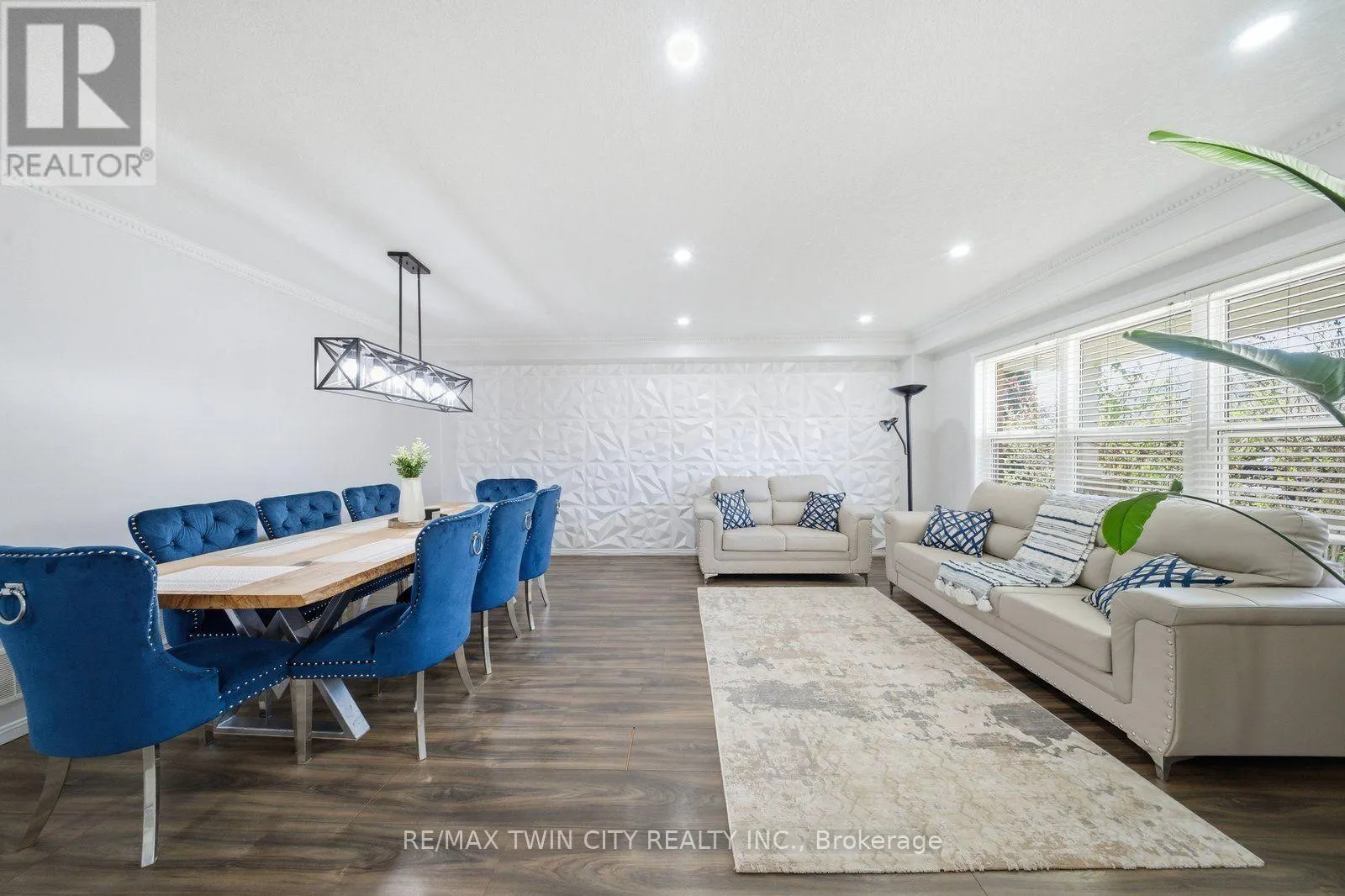 #UPPER - 20 WEBB AVENUE