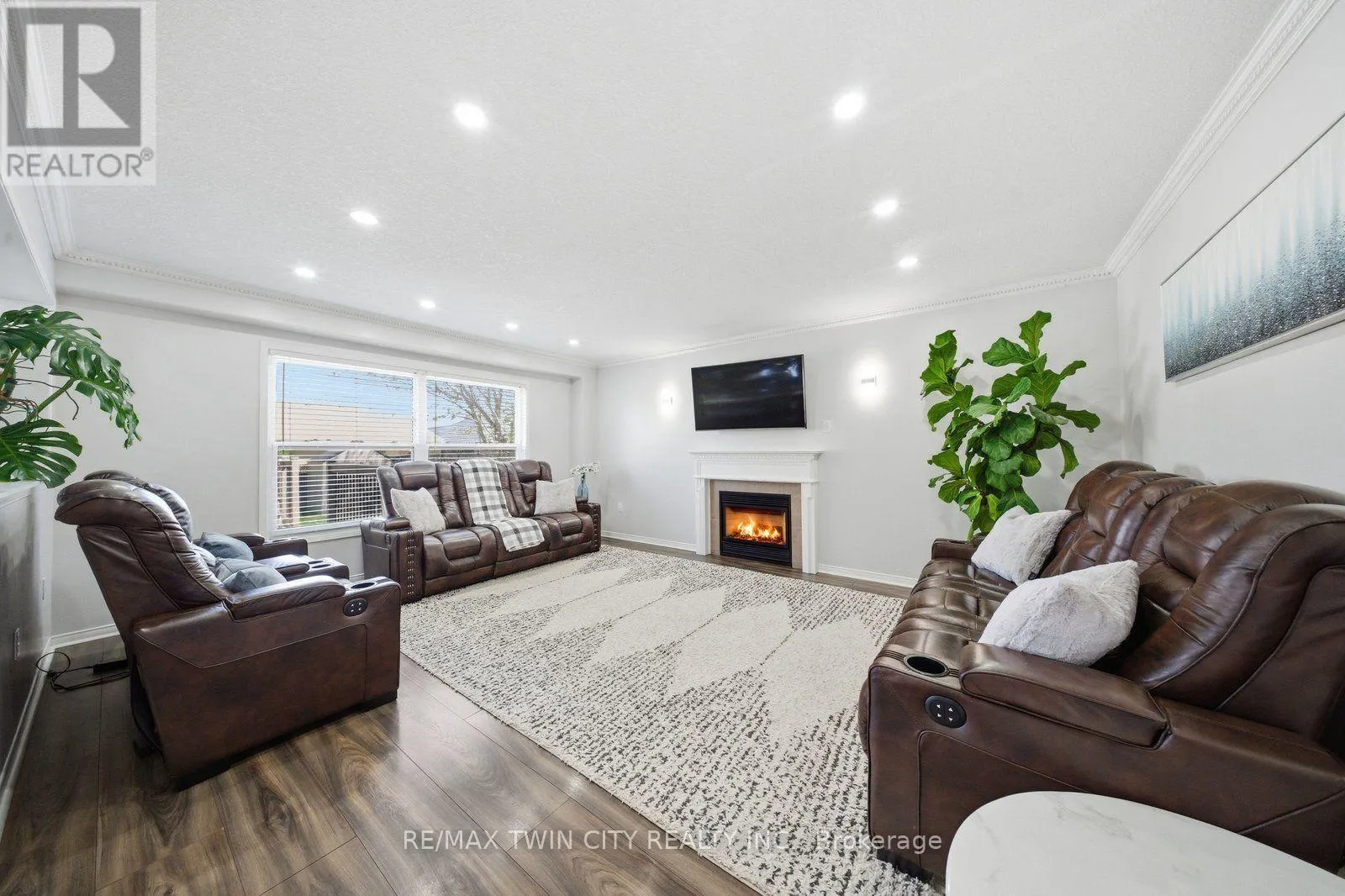 #UPPER - 20 WEBB AVENUE