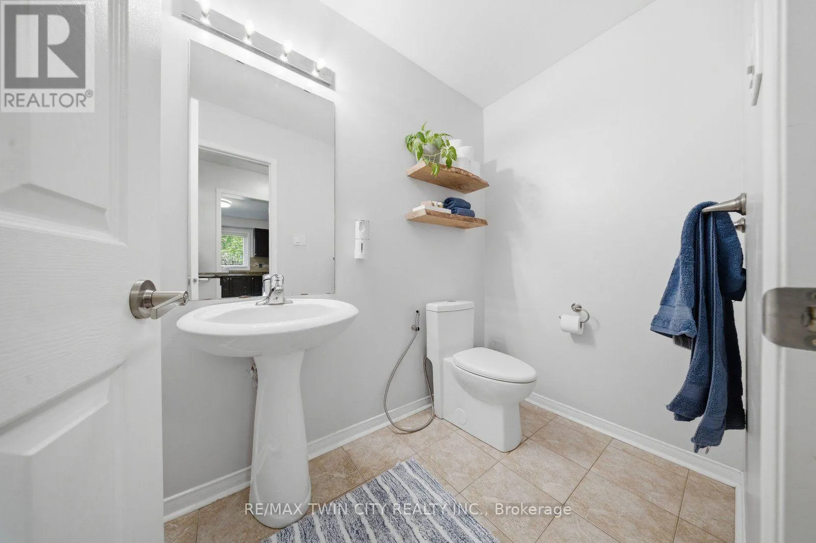 #UPPER - 20 WEBB AVENUE