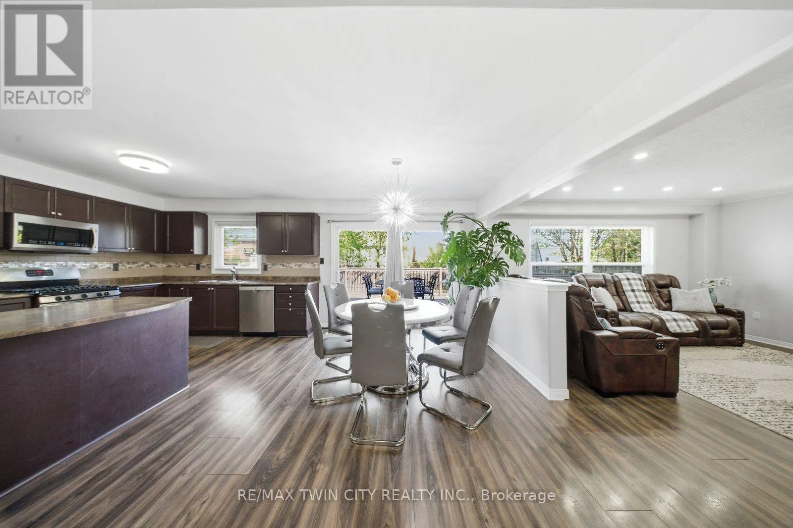 #UPPER - 20 WEBB AVENUE