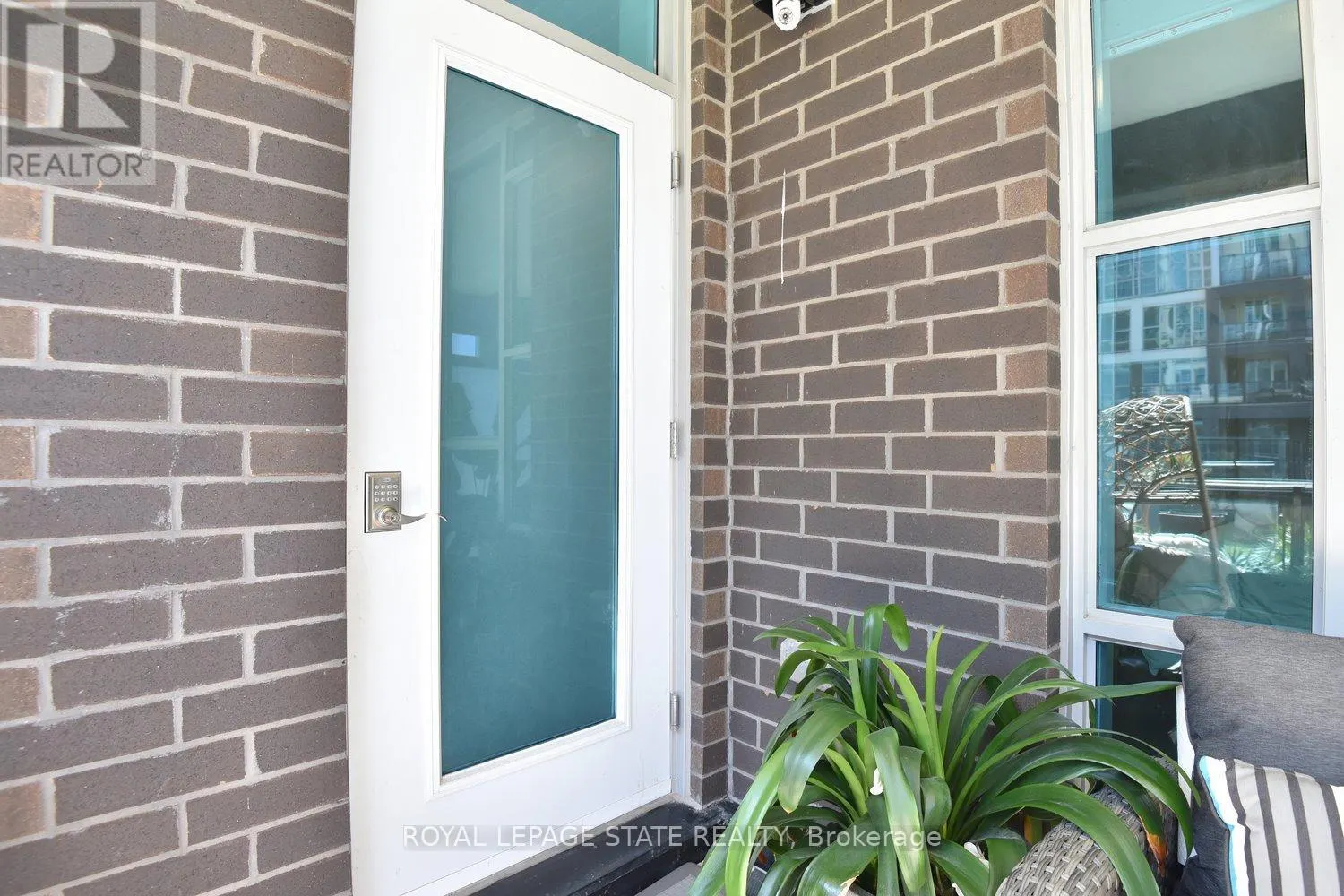 145 - 16 CONCORD PLACE
