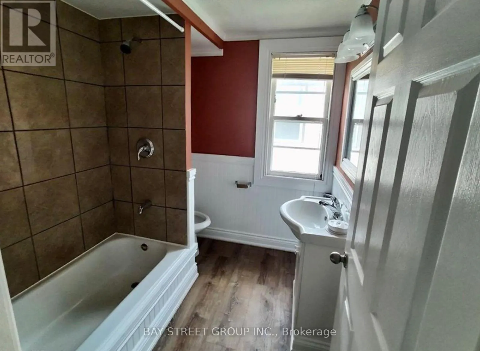 UPPER - 5114 MCRAE STREET