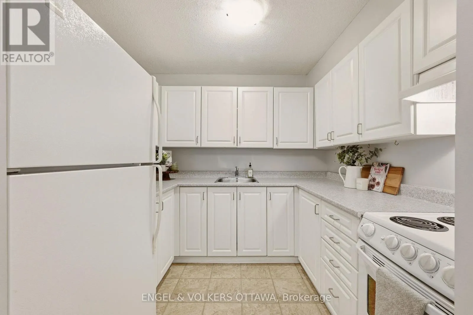 606 - 475 LAURIER AVENUE W
