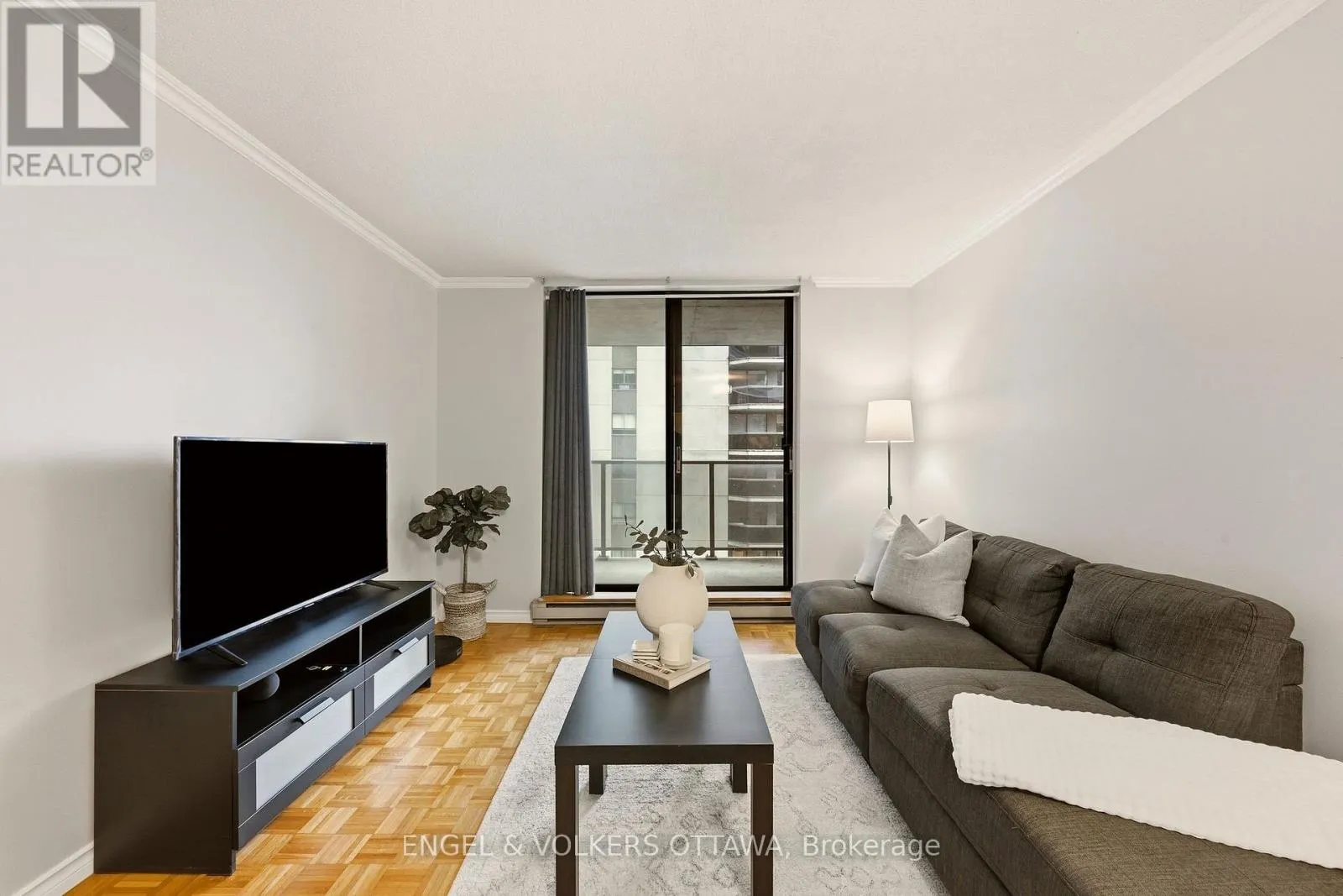 606 - 475 LAURIER AVENUE W