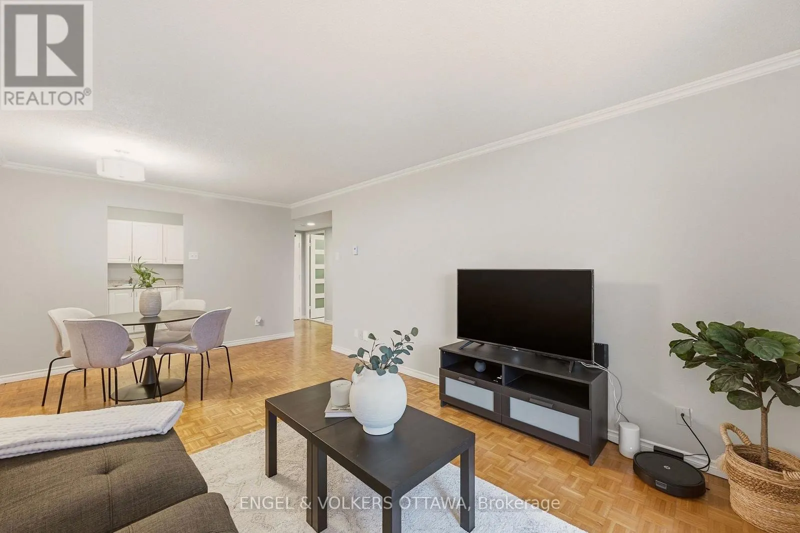 606 - 475 LAURIER AVENUE W