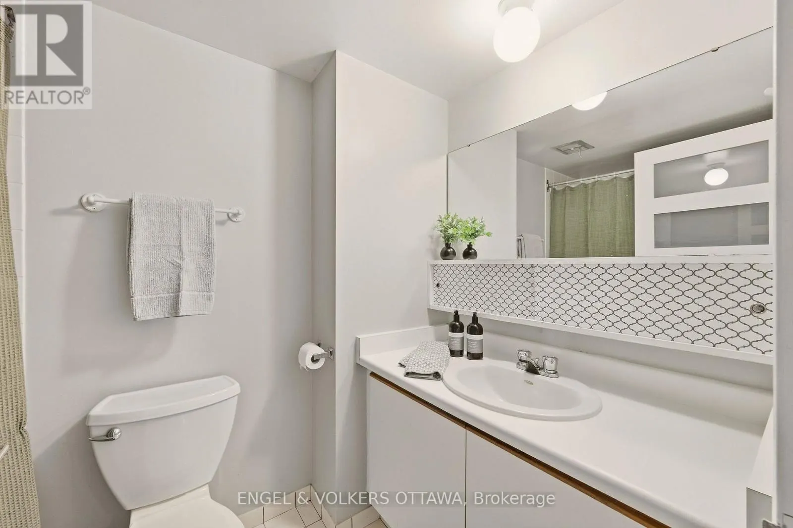 606 - 475 LAURIER AVENUE W