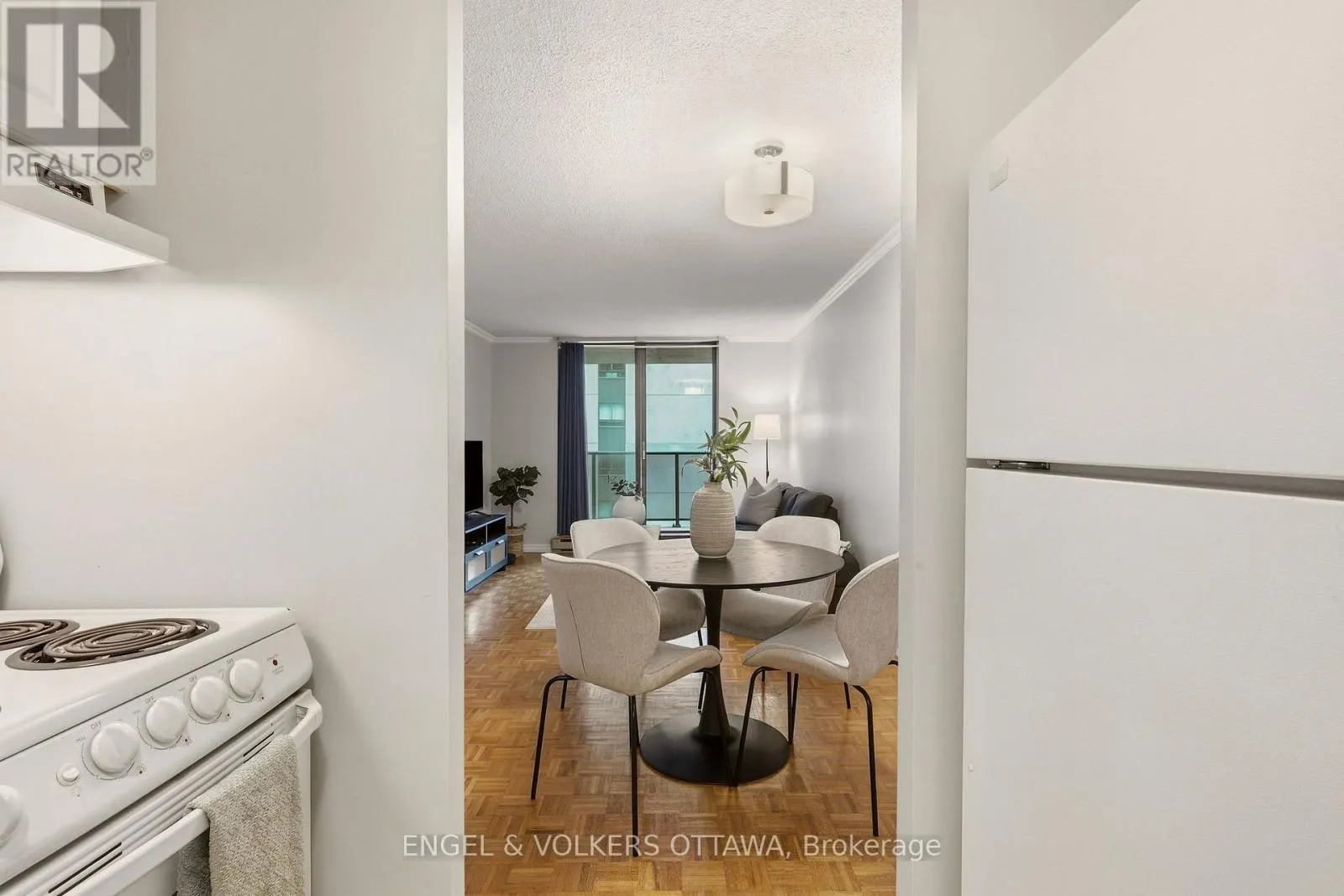 606 - 475 LAURIER AVENUE W