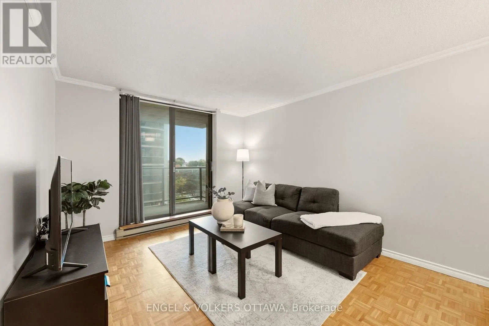 606 - 475 LAURIER AVENUE W