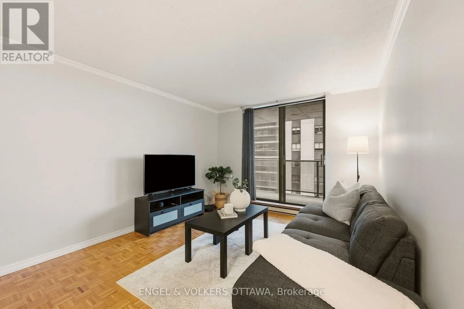 606 - 475 LAURIER AVENUE W