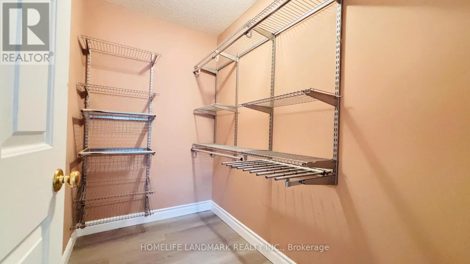 207 - 300 KEATS WAY