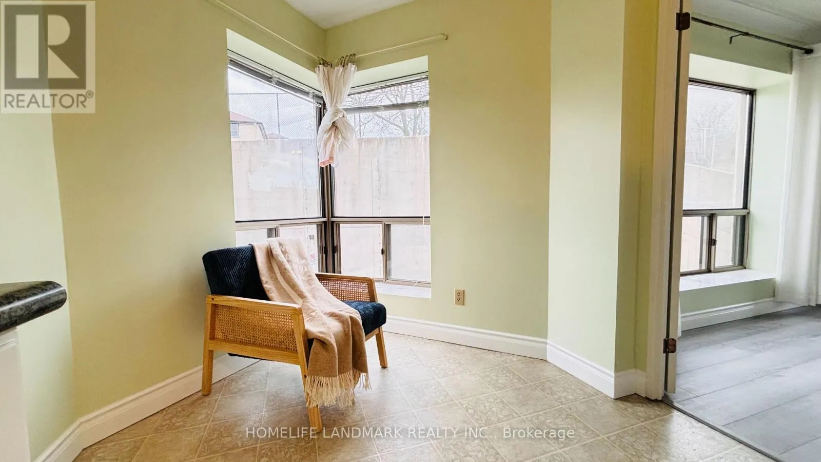 207 - 300 KEATS WAY