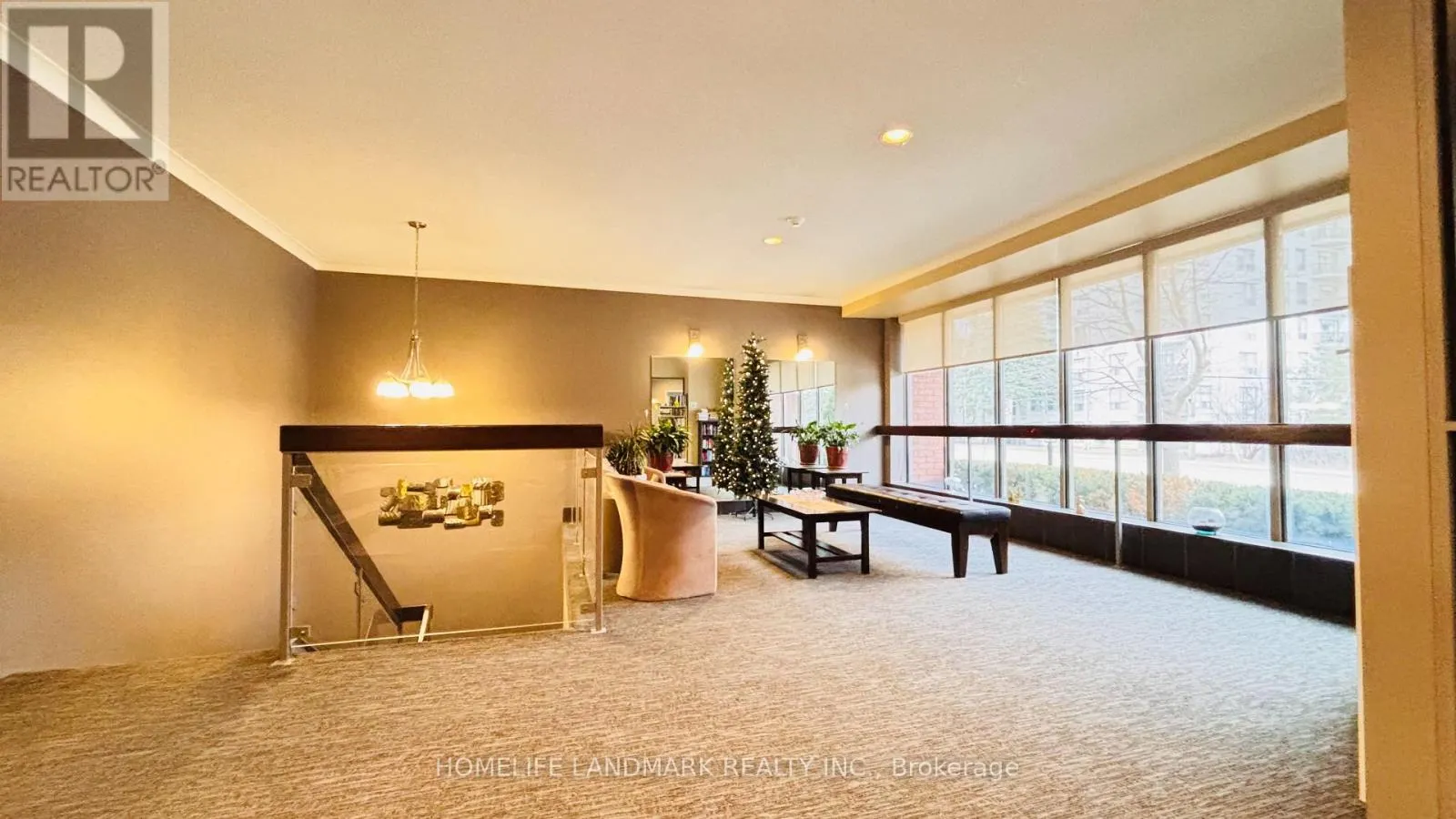 207 - 300 KEATS WAY