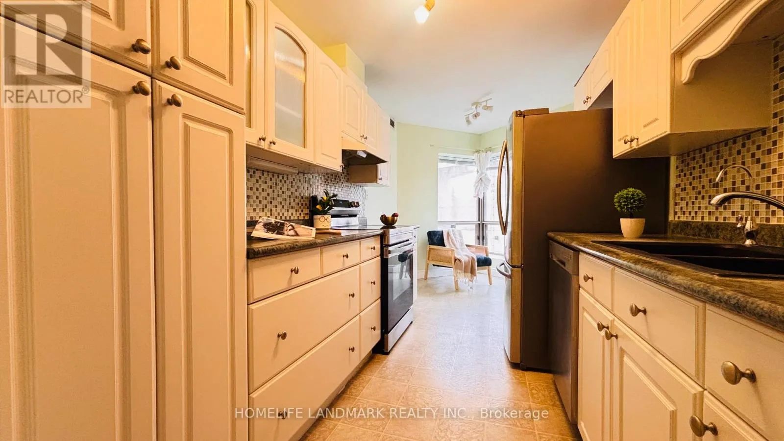 207 - 300 KEATS WAY