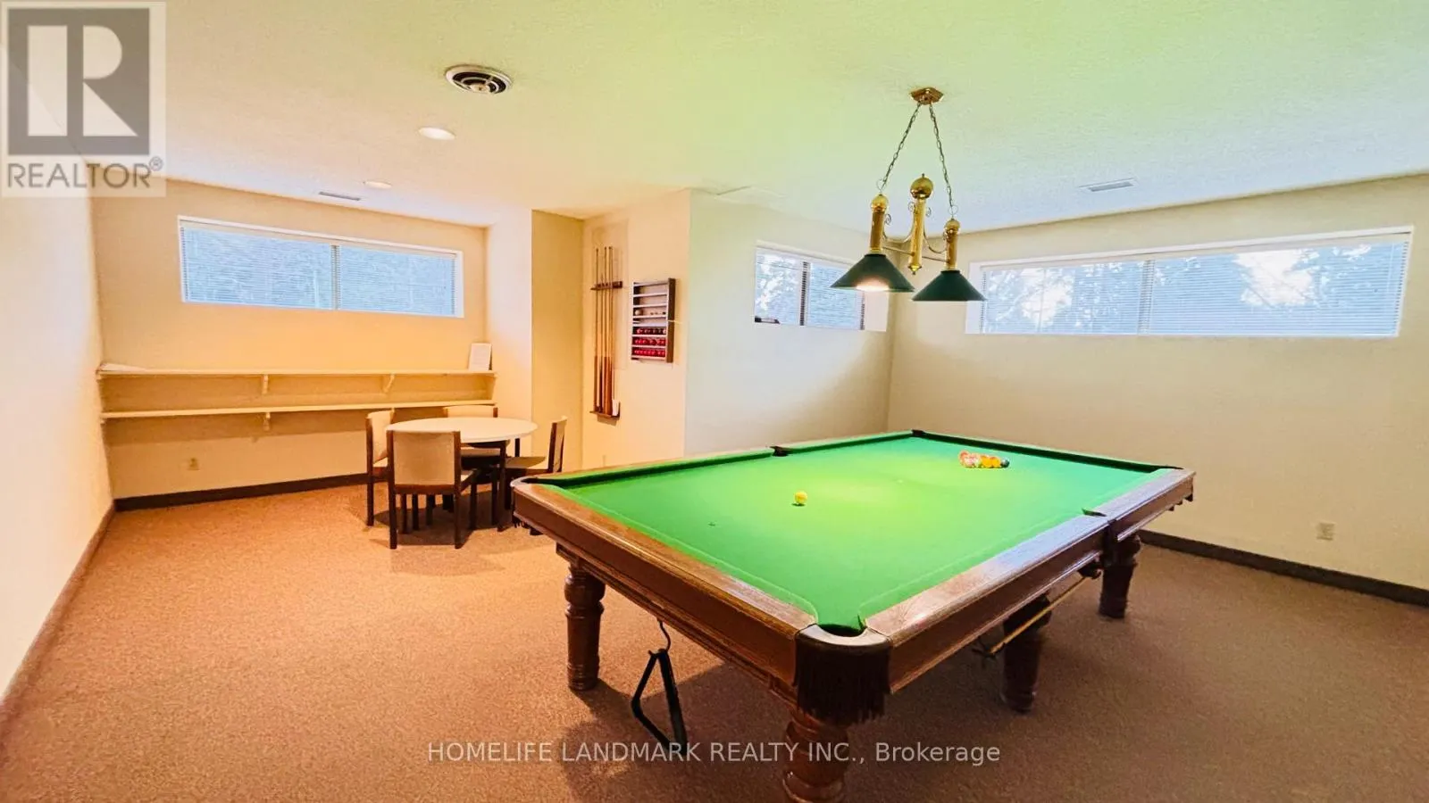 207 - 300 KEATS WAY