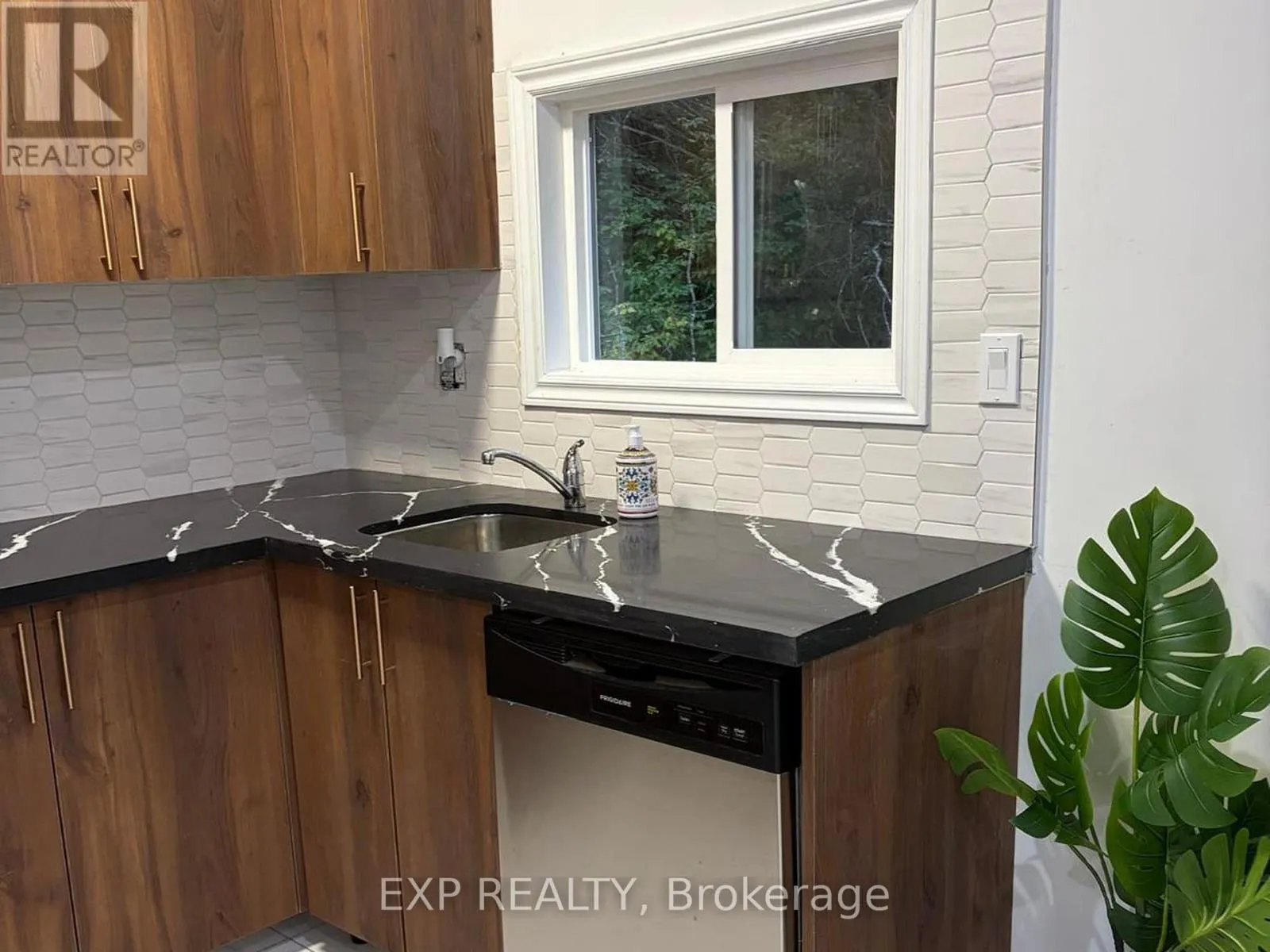 137 OLD NORTH ROAD S