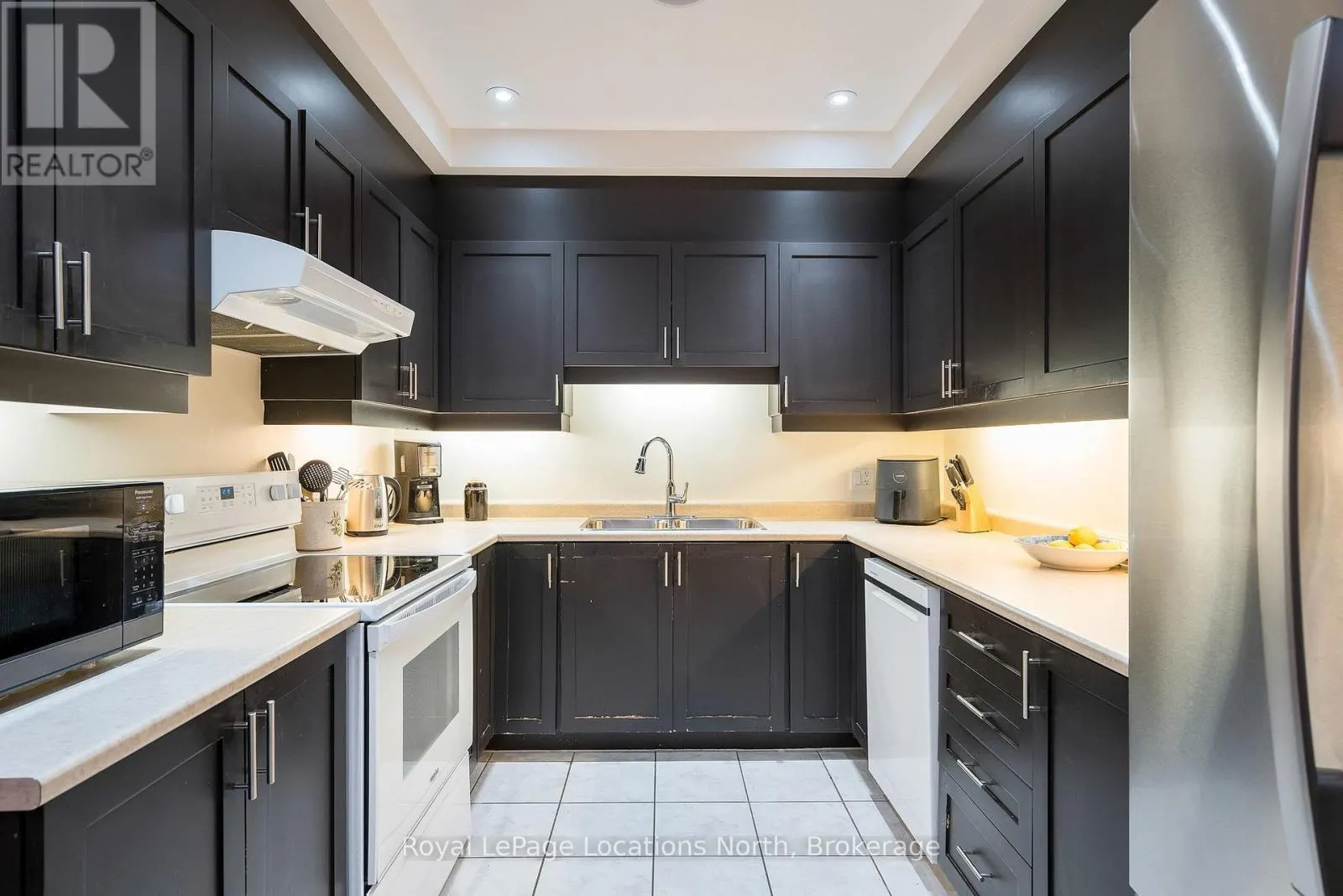 201 - 25 BEAVER STREET S #201