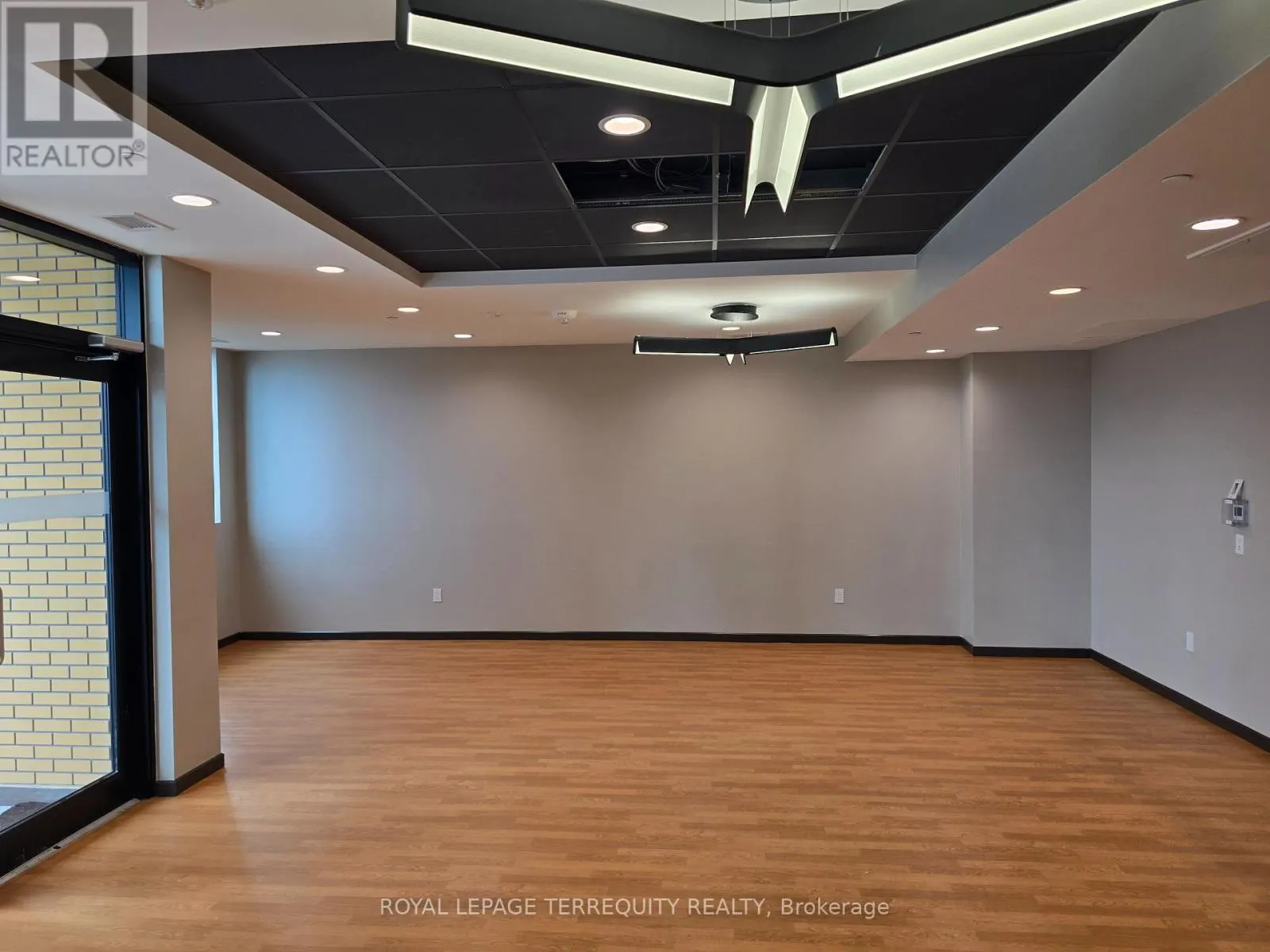 2402 - 108 GARMENT STREET