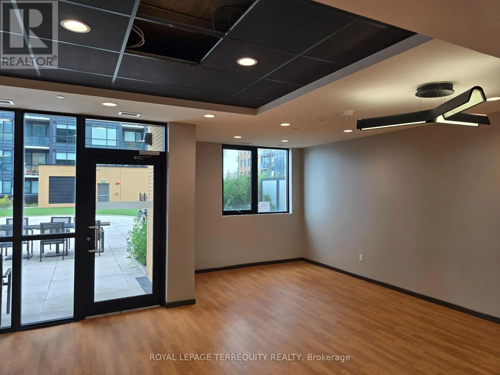 2402 - 108 GARMENT STREET