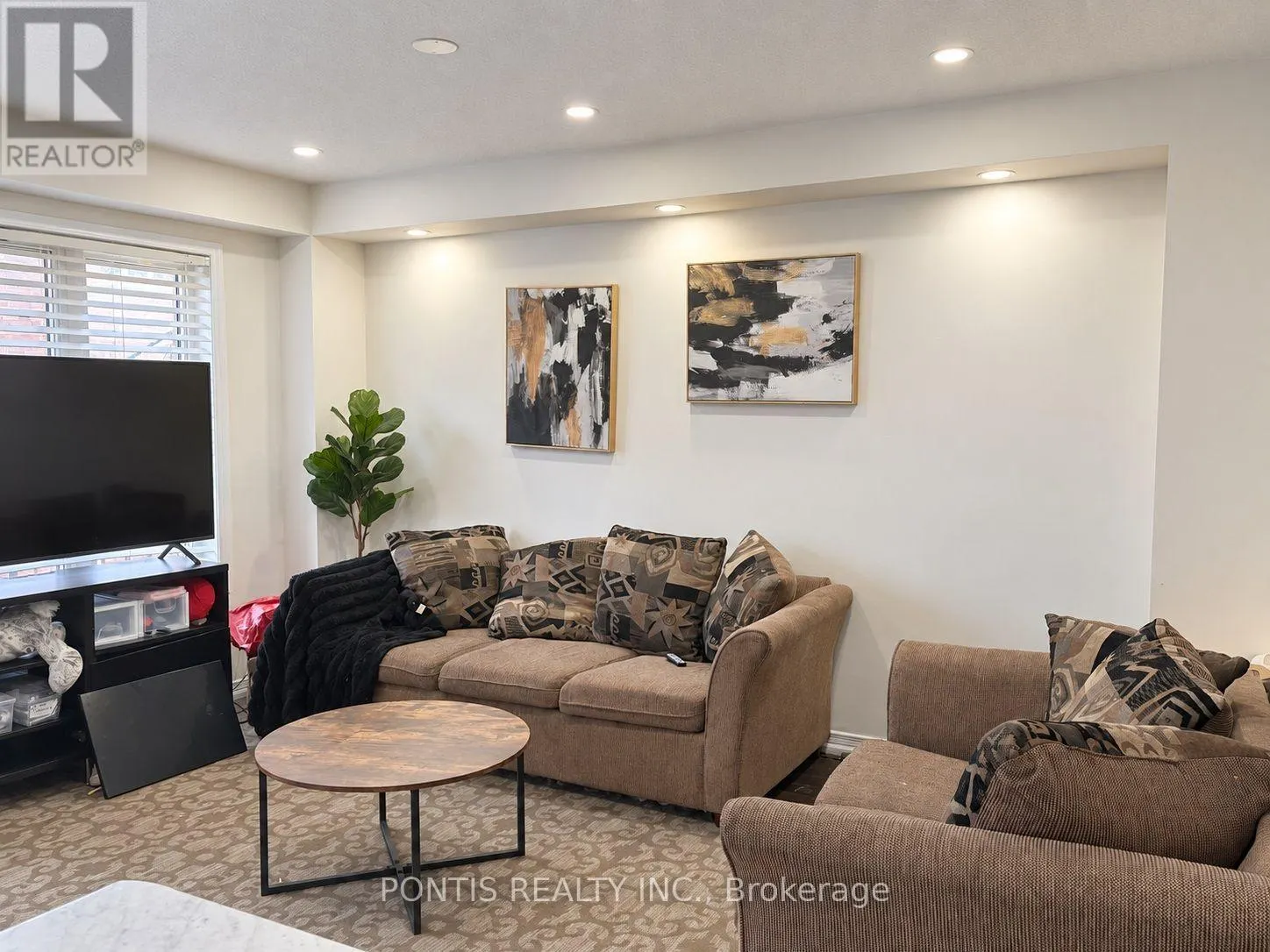 86 MUNRO CIRCLE