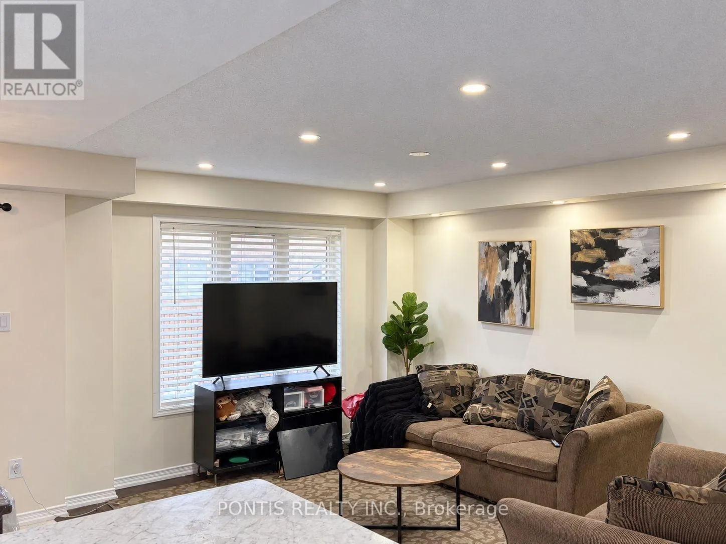 86 MUNRO CIRCLE