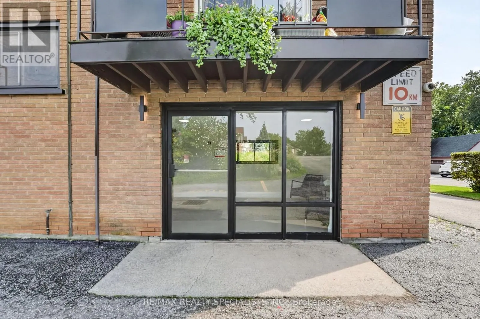 33 - 426 QUEENSTON STREET