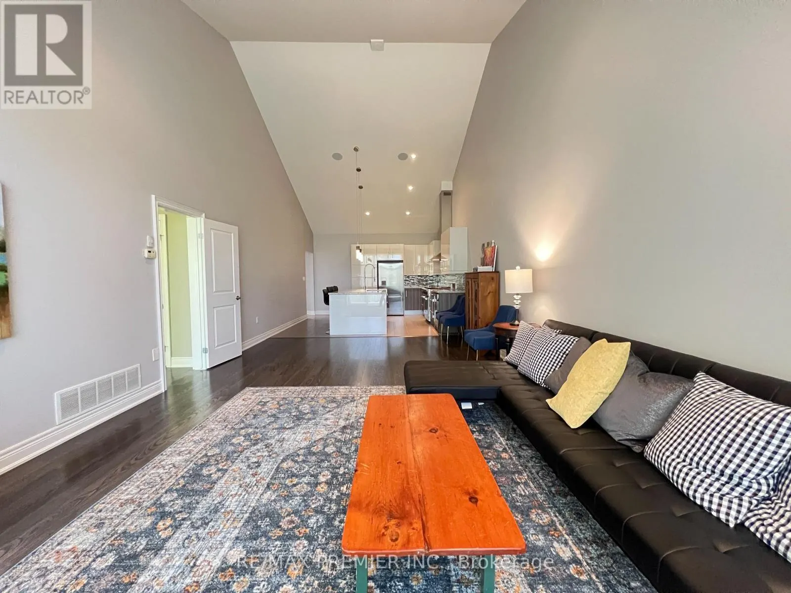 140 - 7673 GREEN VISTA GATE