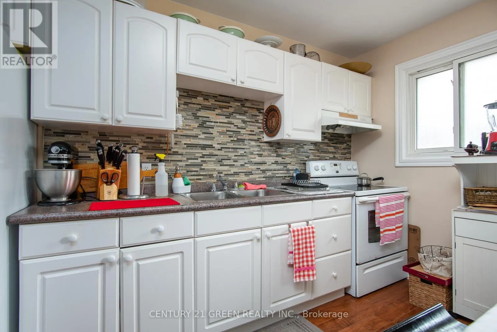 129 RIVER ROAD E