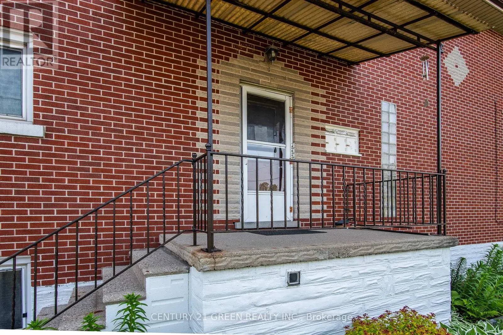 129 RIVER ROAD E