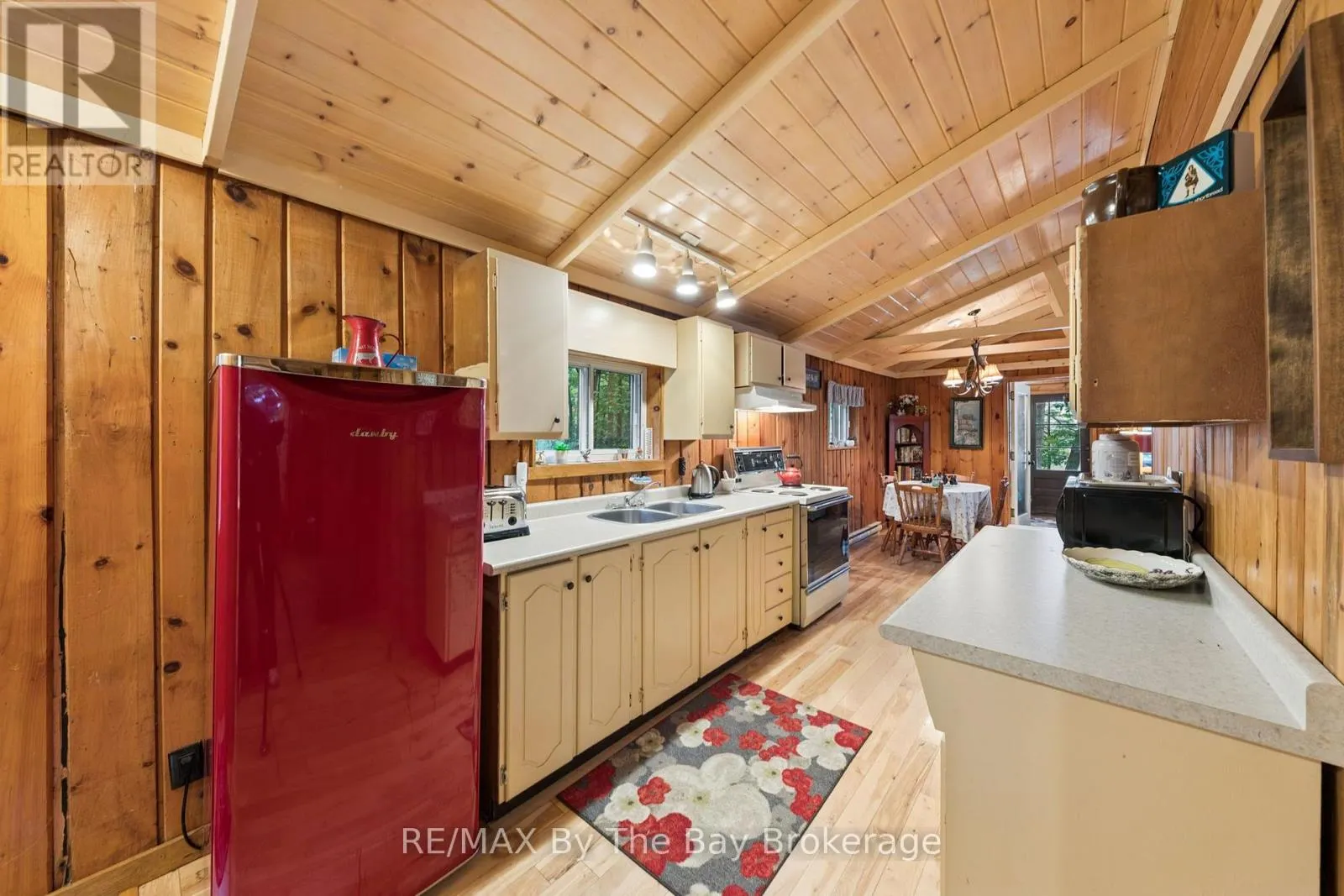 10158 GEORGIAN BAY SHORE