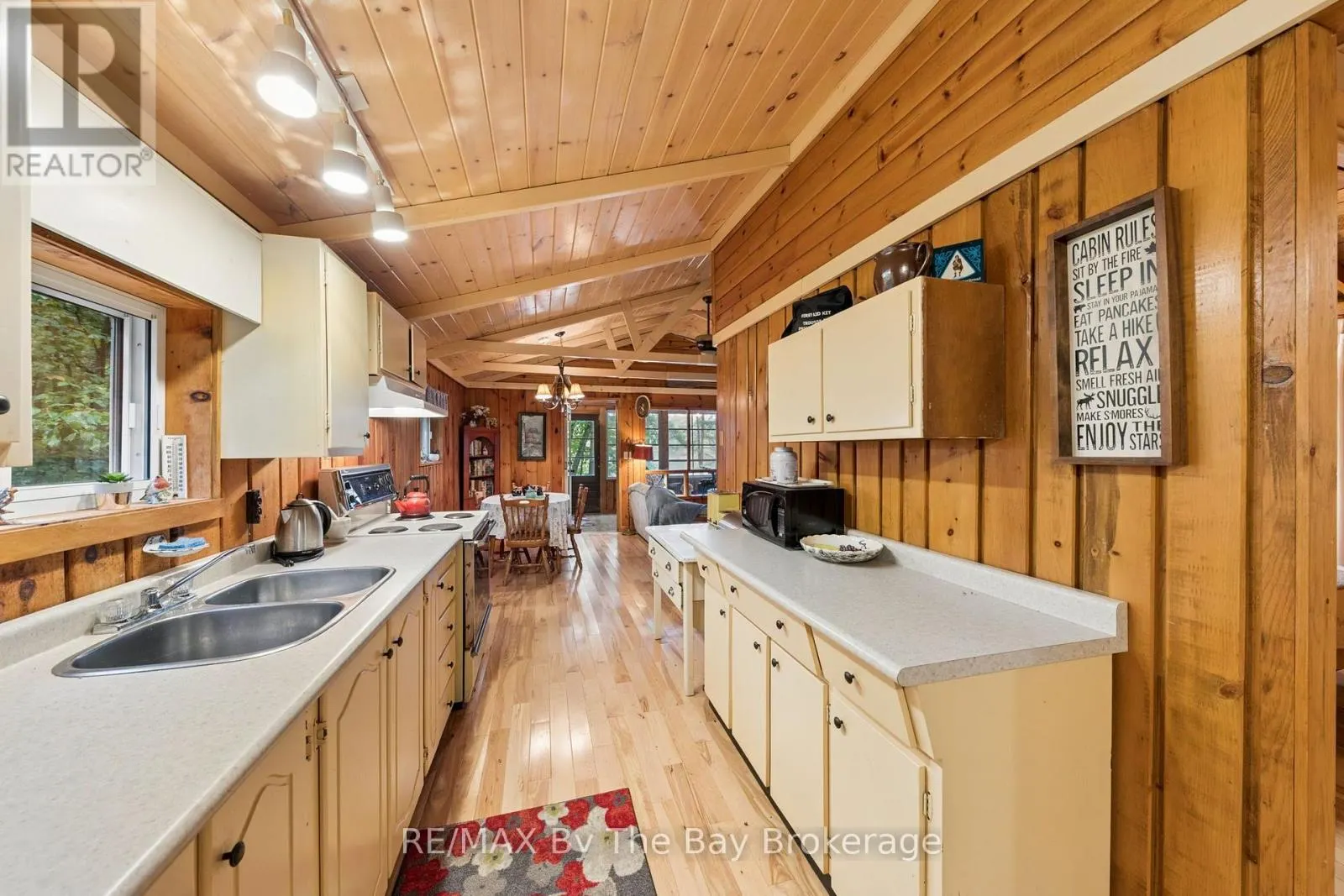 10158 GEORGIAN BAY SHORE