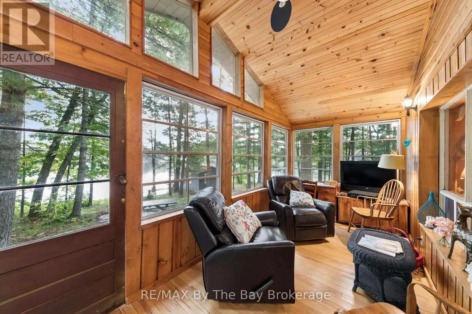 10158 GEORGIAN BAY SHORE