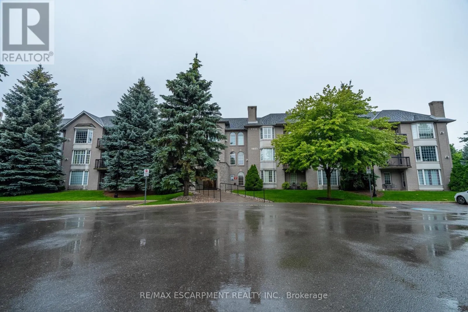 306 - 970 GOLF LINKS ROAD