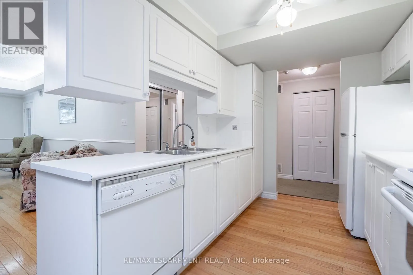 306 - 970 GOLF LINKS ROAD