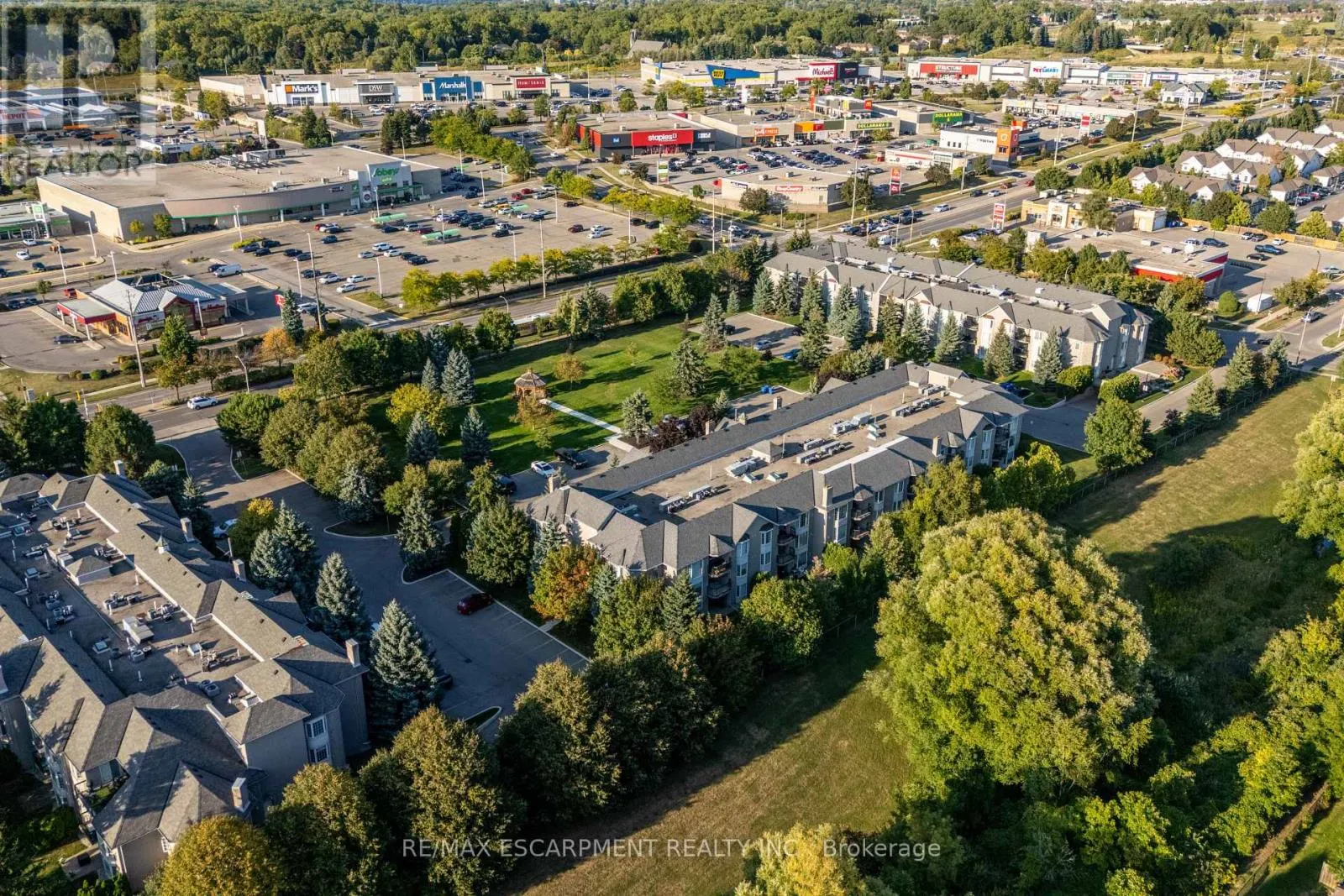 306 - 970 GOLF LINKS ROAD