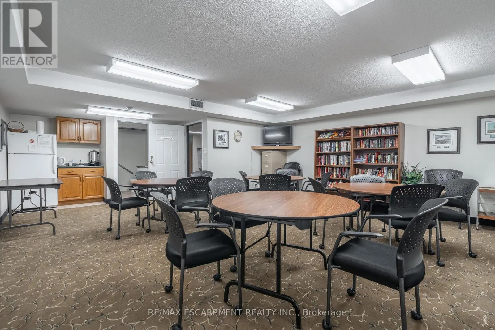 306 - 970 GOLF LINKS ROAD