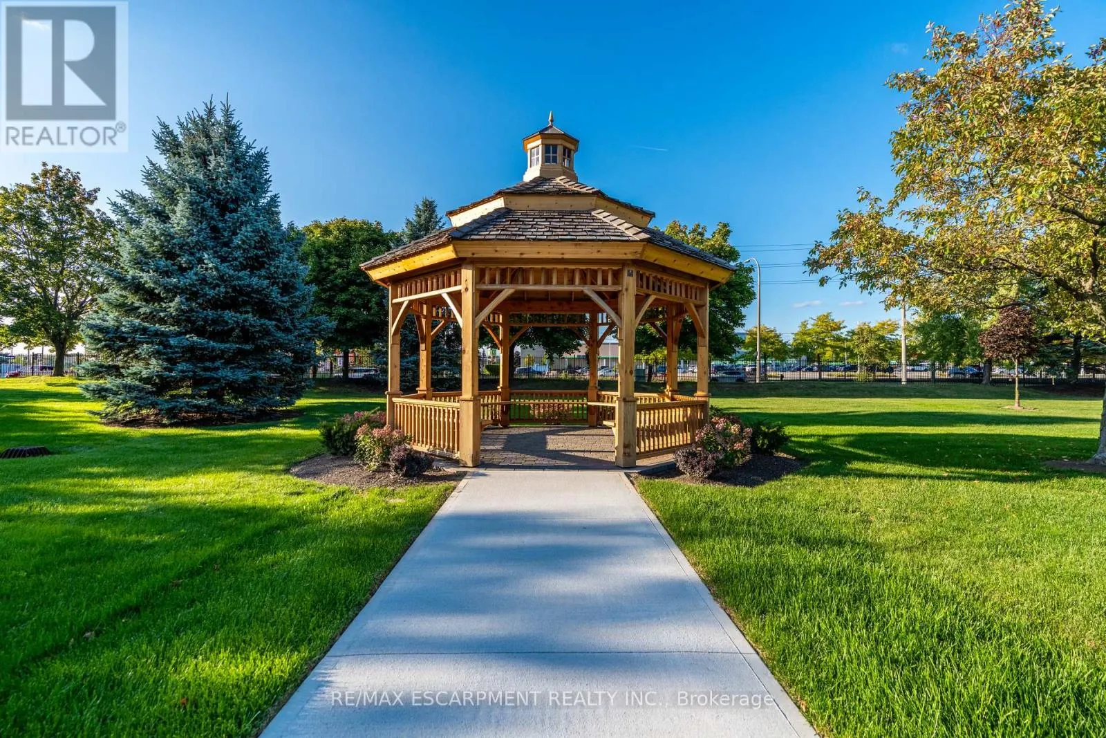 306 - 970 GOLF LINKS ROAD