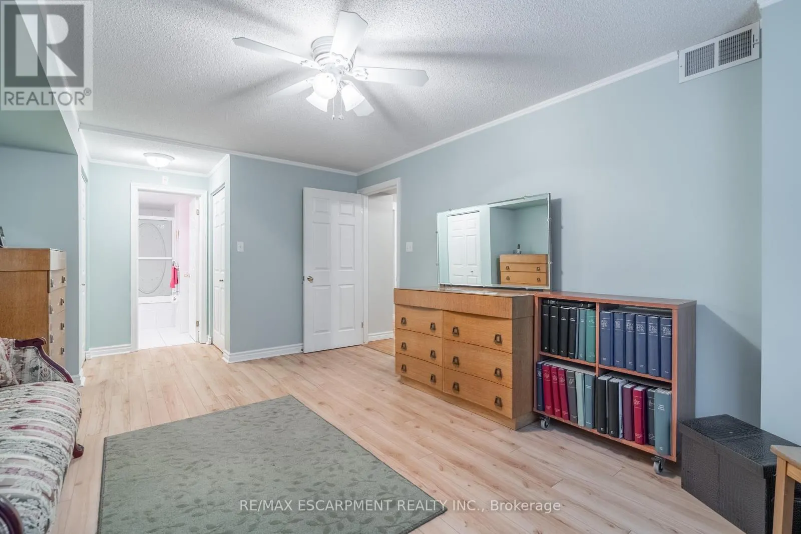 306 - 970 GOLF LINKS ROAD