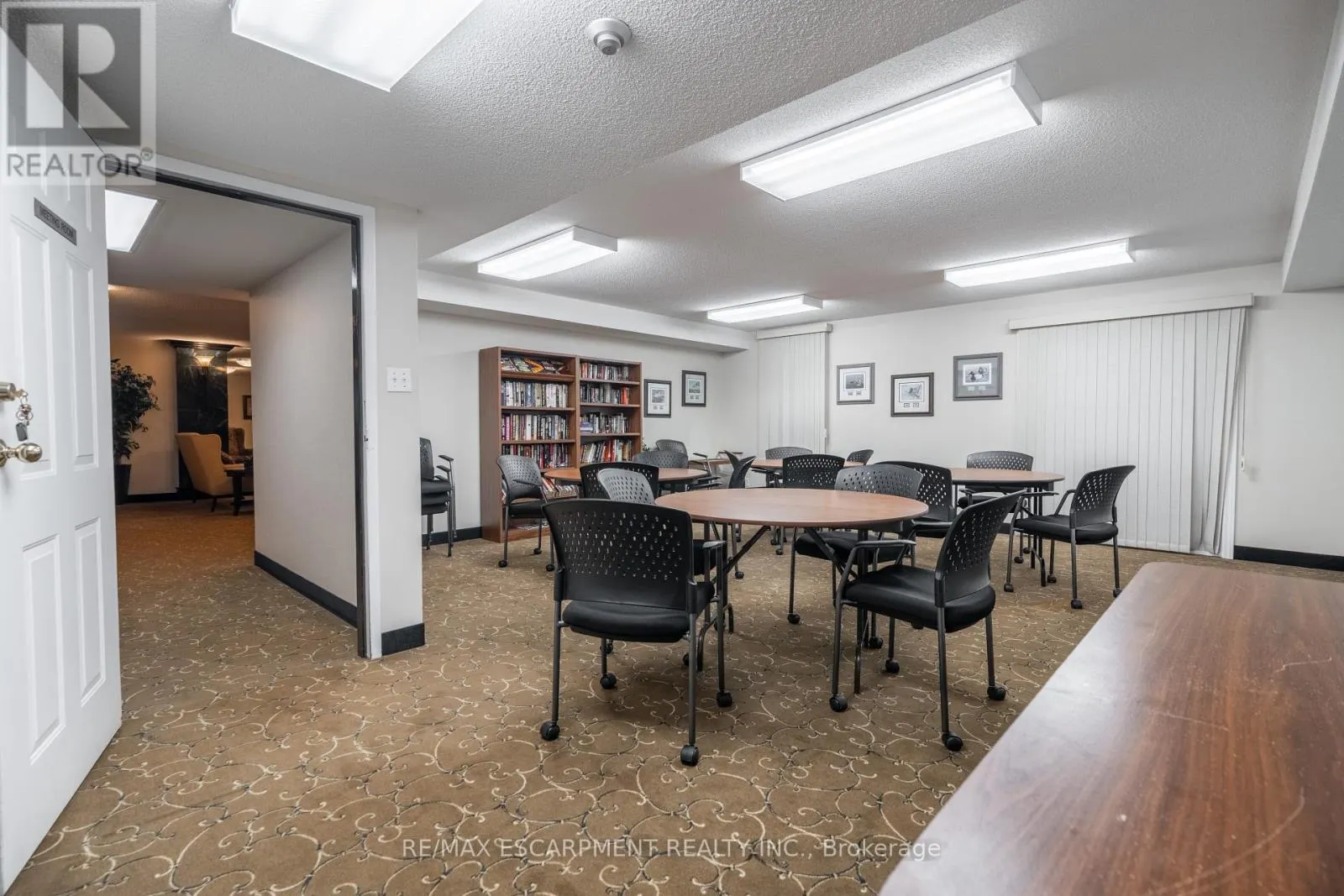 306 - 970 GOLF LINKS ROAD