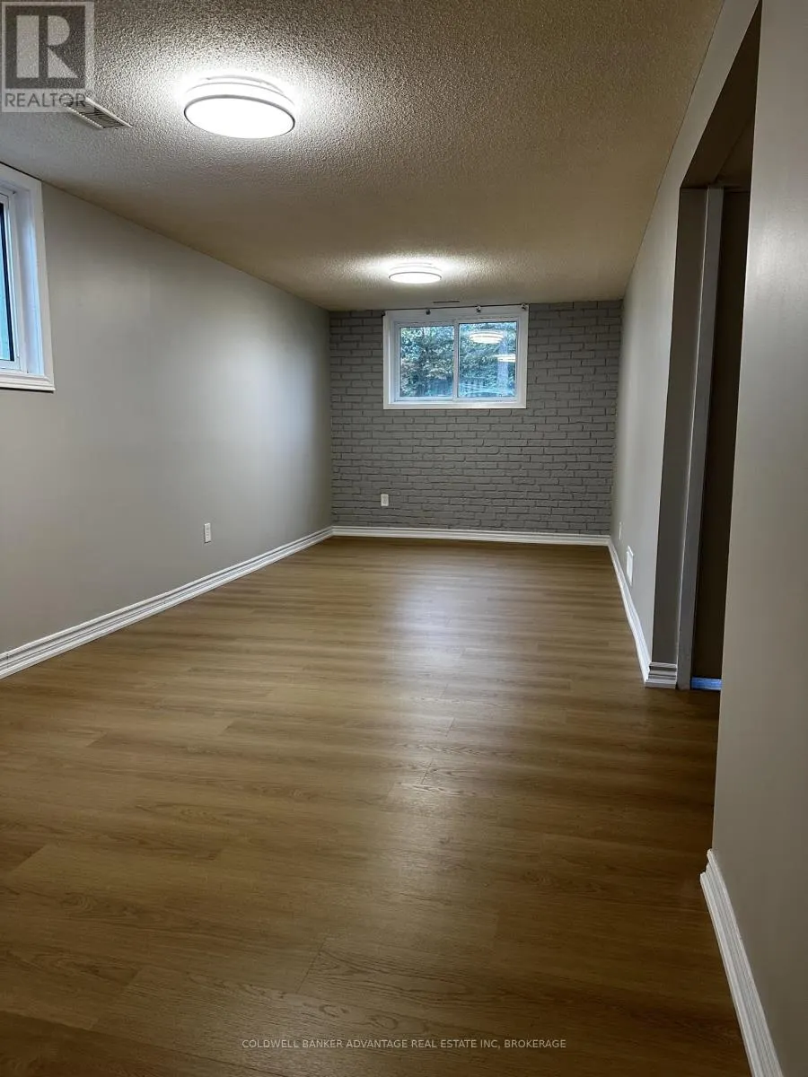 23 FAIRLAWN CRESCENT