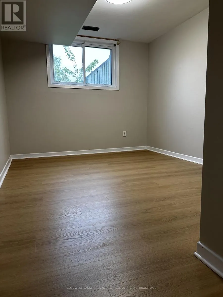 23 FAIRLAWN CRESCENT