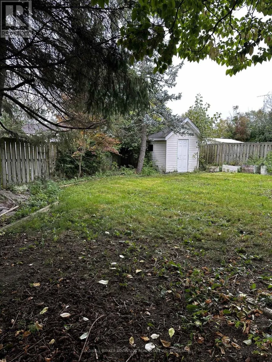 23 FAIRLAWN CRESCENT